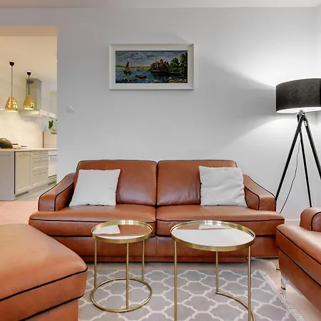 아파트 Flats For Rent - Luxury Old Town *